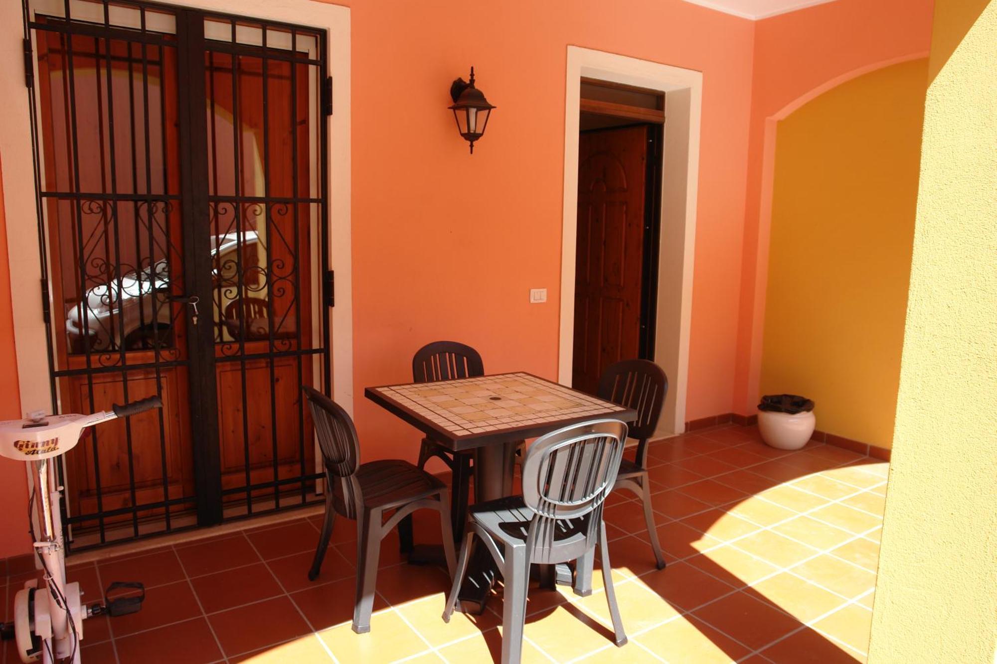 Pauli'S Holiday House Monserrato Phòng bức ảnh